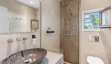 Resa Estates Paco for sale te koop finca paddel Ibiza bathroom 3.jpg